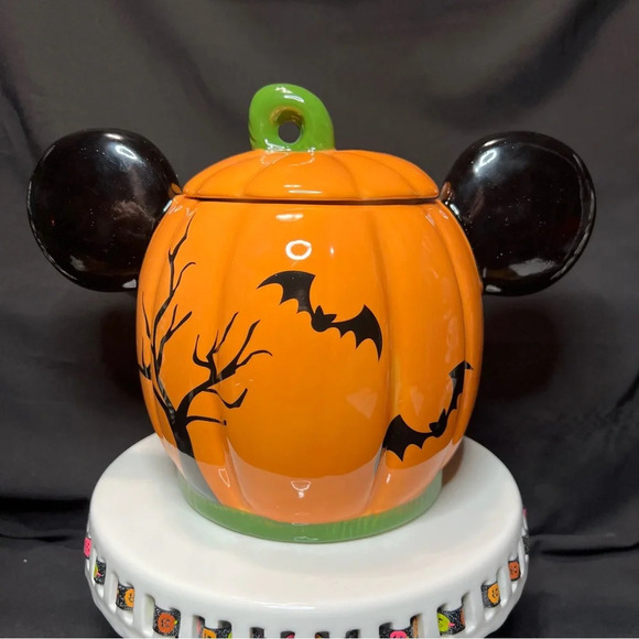 2024 Disney Mickey Mouse Halloween XL Spooky Ceramic Pumpkin Cookie Jar - Picture 4 of 15